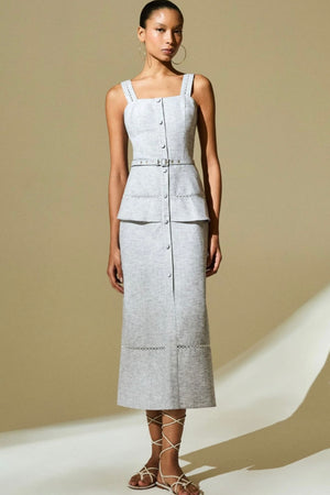 Dress tailored with a belt